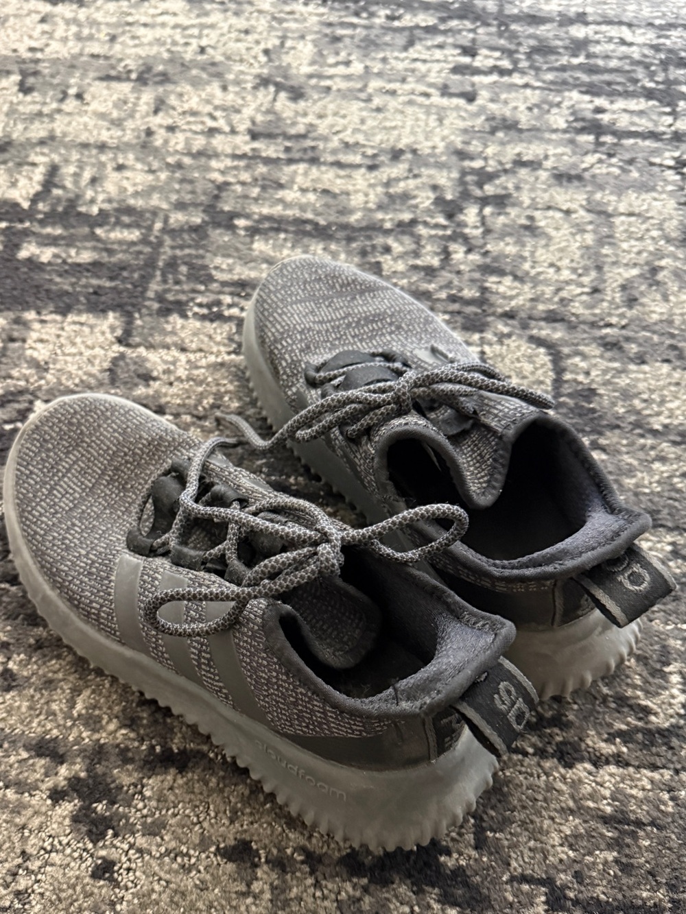 Adidas kaptir black cloud foam sneakers 4.5